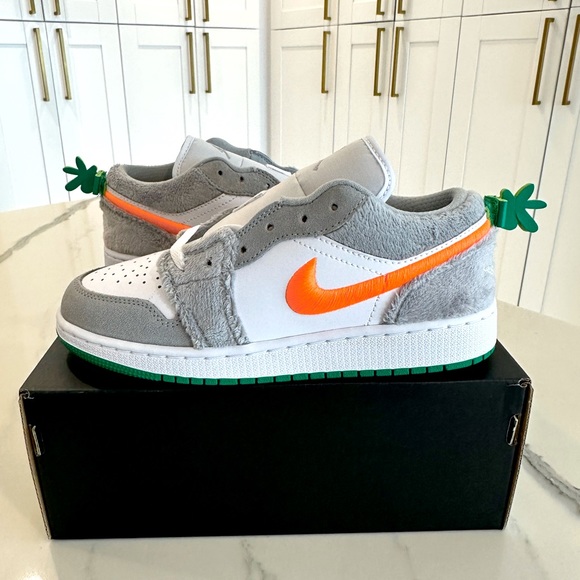 Air Jordan 1 Low SE- Rabbit - Picture 2 of 7